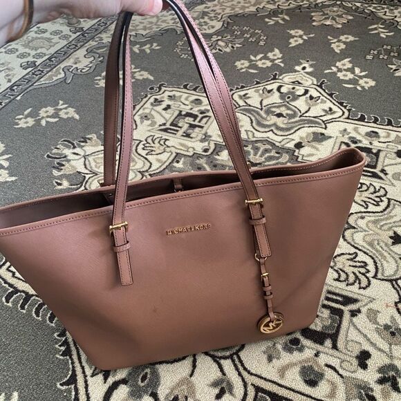 COPY - - Michael Kors Leather Large Jet Set Travel Tote - Picture 5 of 10